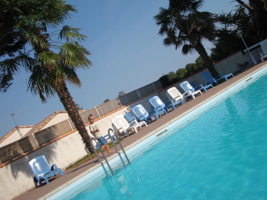 Hôtel Le Clos Fleuri à Médis Extérieur photo