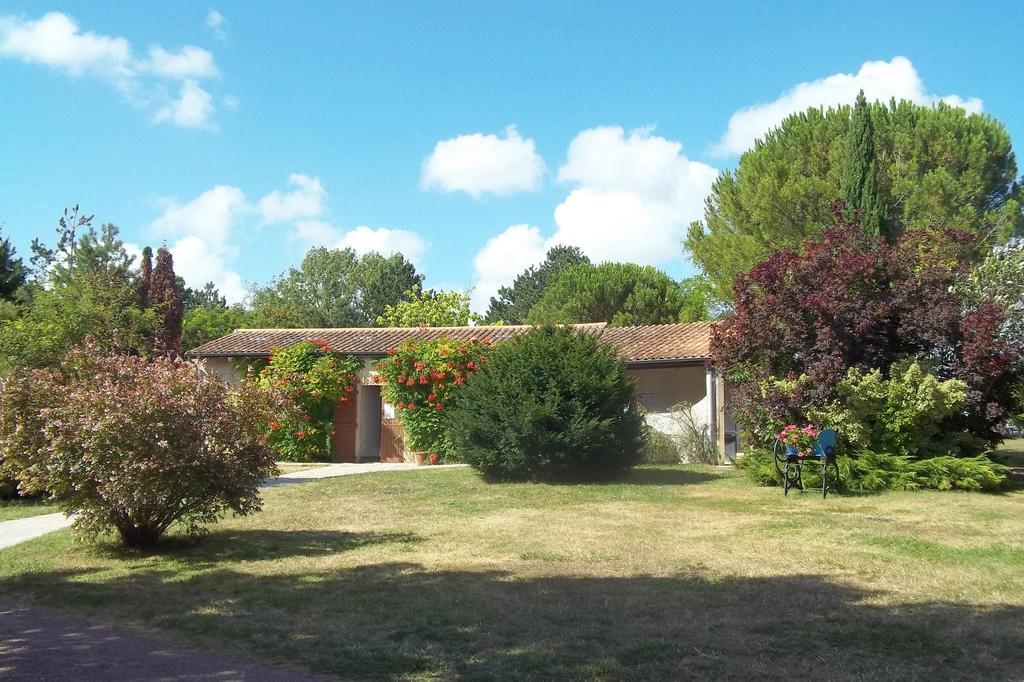 Hôtel Le Clos Fleuri à Médis Extérieur photo
