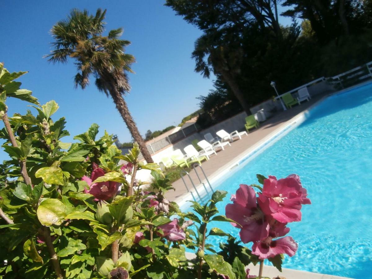 Hôtel Le Clos Fleuri à Médis Extérieur photo